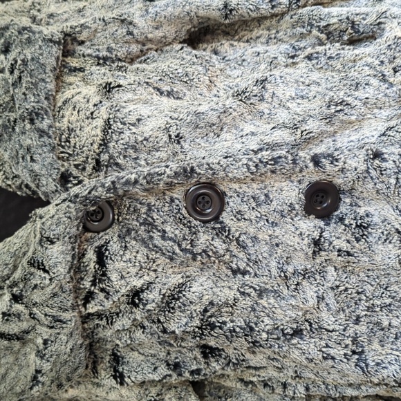 Cabi Chinchilly Faux Fur Frosted Button Jacket Medium - Picture 3 of 9